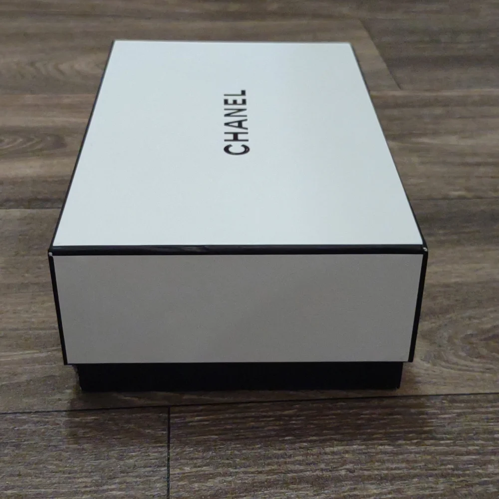 Authentic Chanel Gift box - Picture 5 of 10